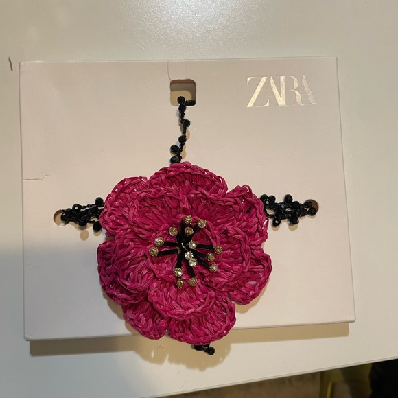 Zara Pink Floral Hair Accessory - Picture 4 of 6